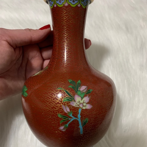 Vintage Chinese Cloisonne Enamel Vase with Floral and Leaf Motifs - Picture 8 of 14